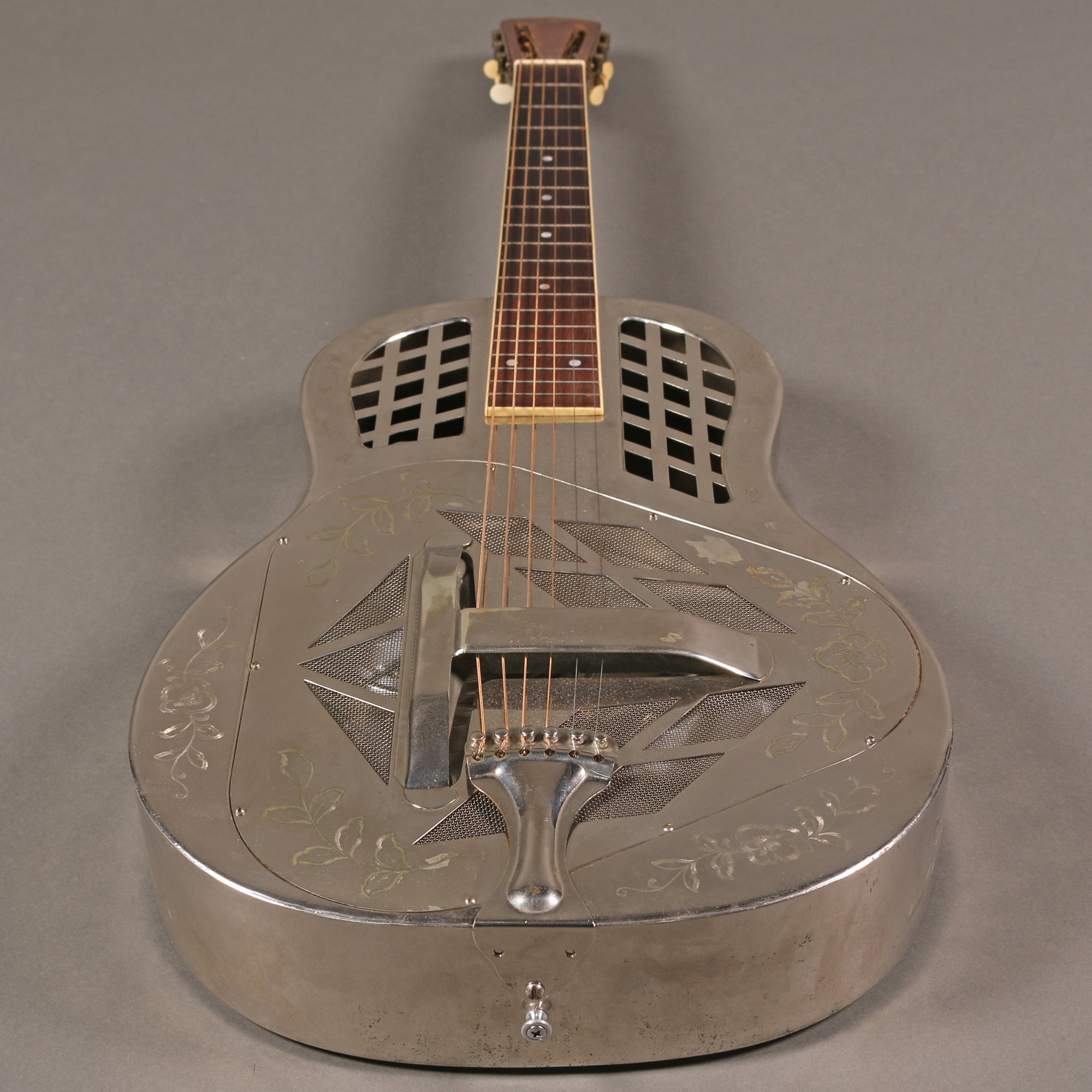 1928 National Tri-Cone Style 2 1/2 Roundneck [