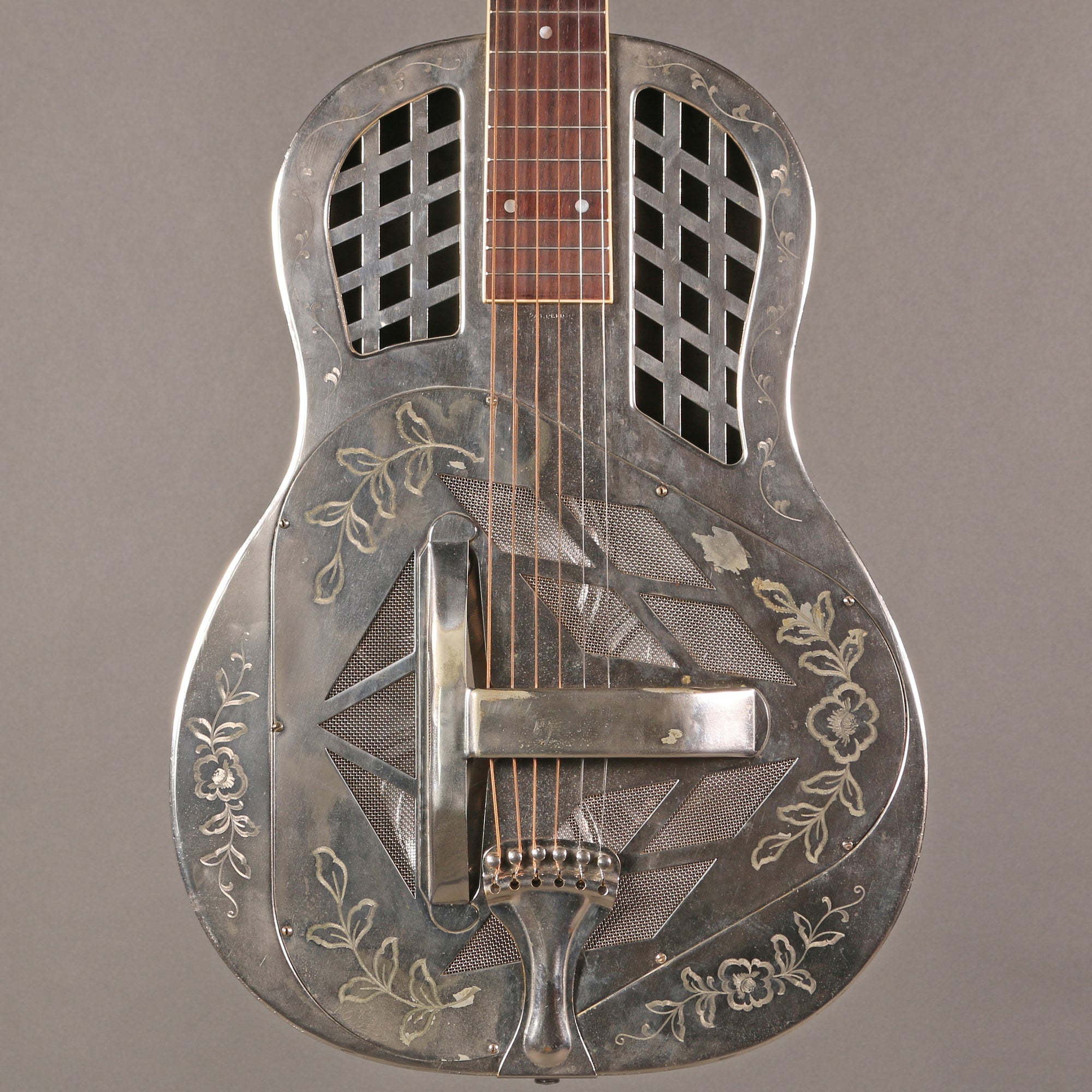 1928 National Tri-Cone Style 2 1/2 Roundneck [