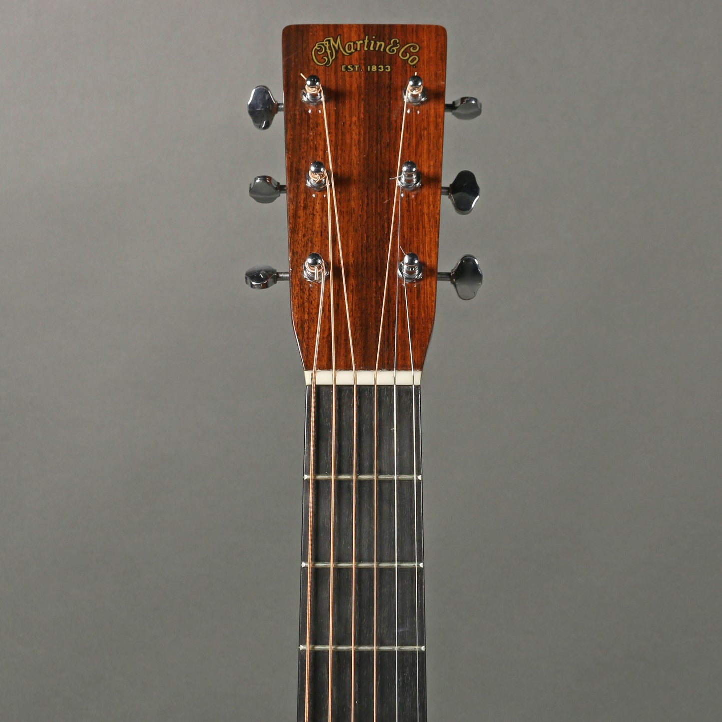 HOLD 1999 Martin 000-28EC
