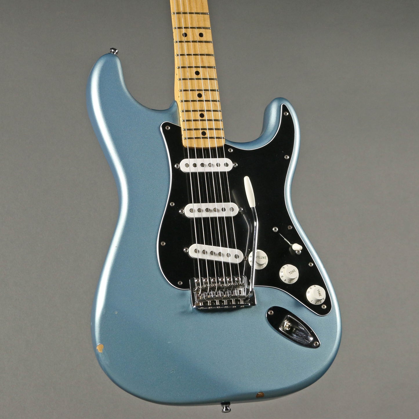 2004 Fender MIM Stratocaster