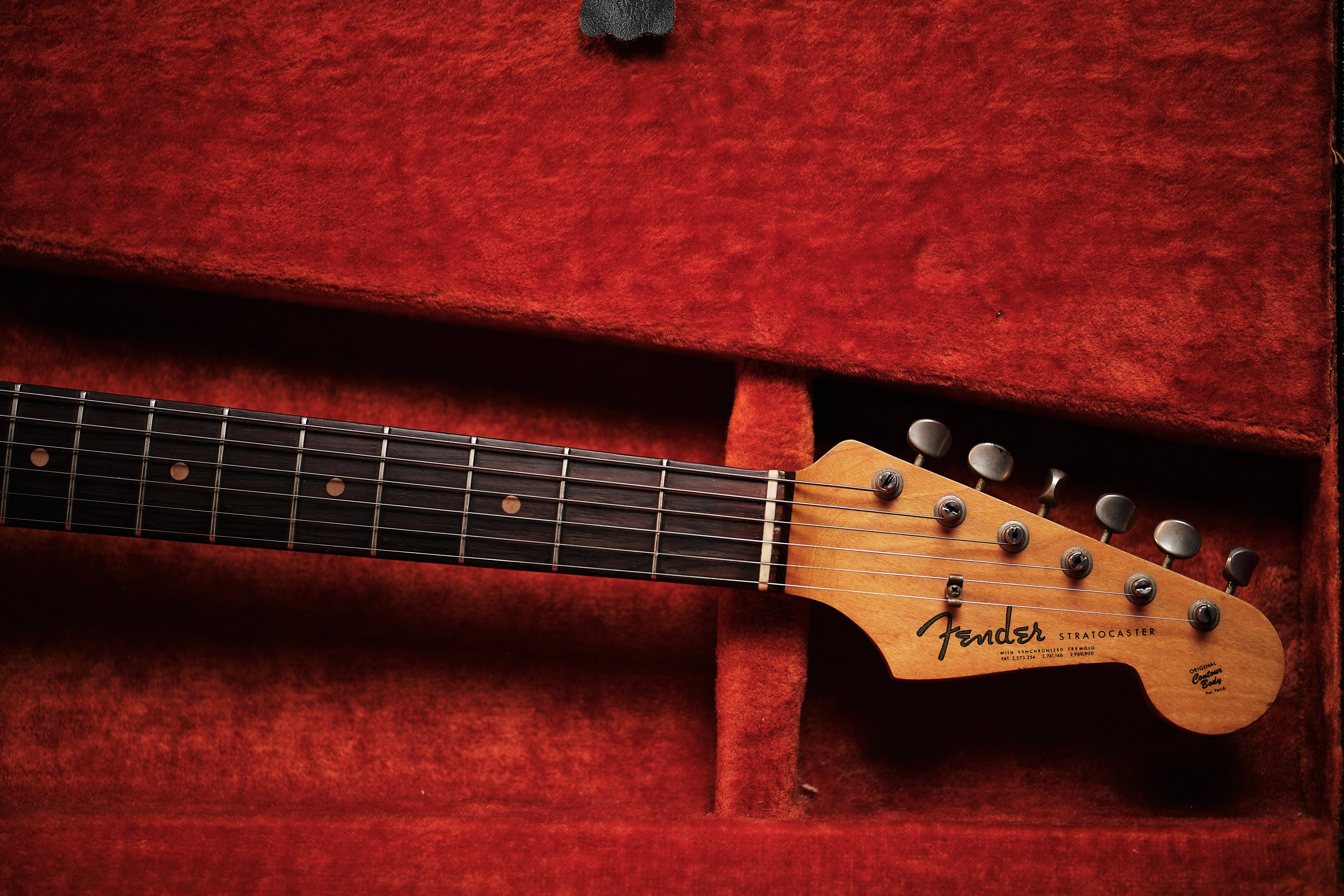 HOLD 1964 Fender Stratocaster – Emerald City Guitars