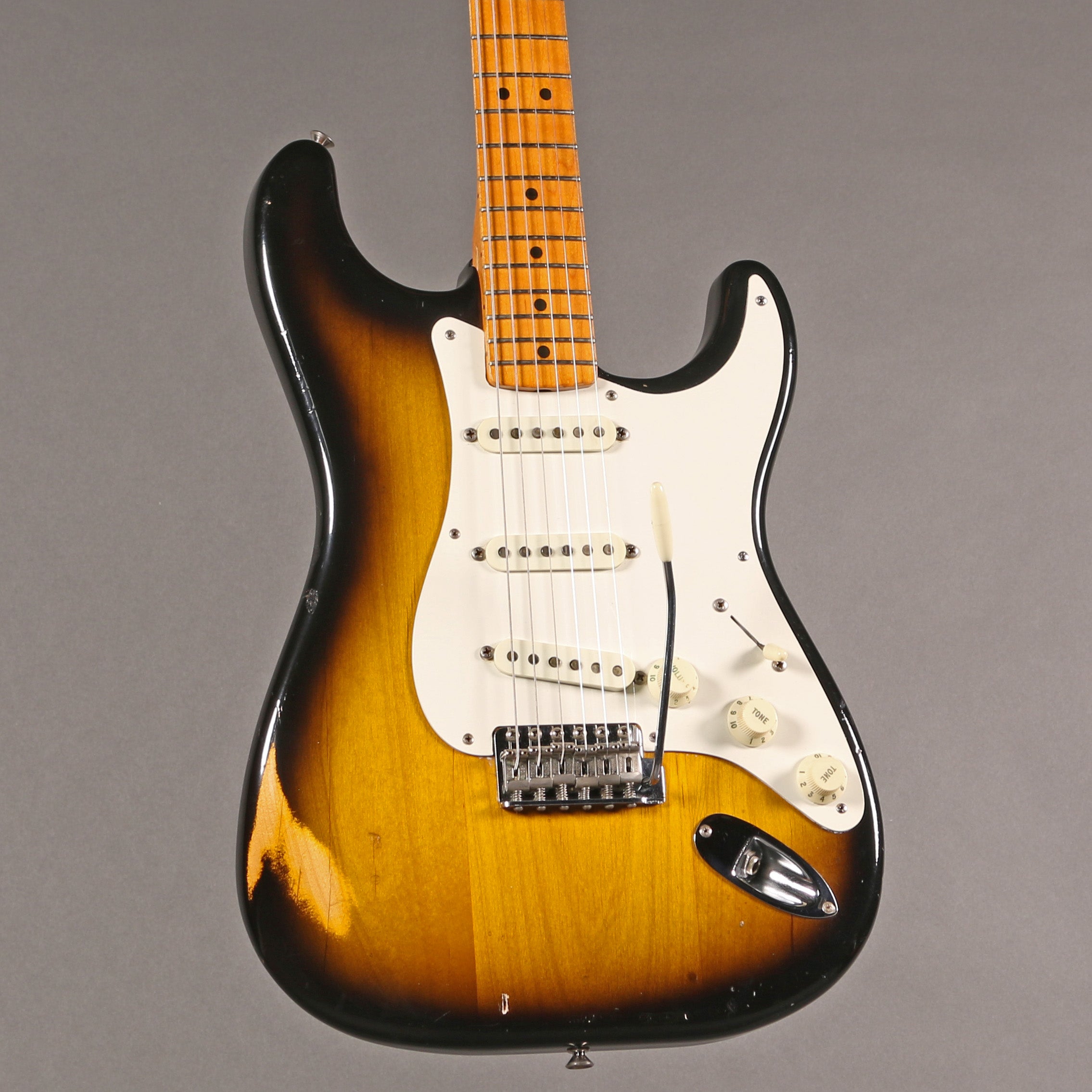 ギター Fender AmericanVintage Stratocaster 1983 1983 Fender American Vintage '57 RI Stratocaster – Emerald City