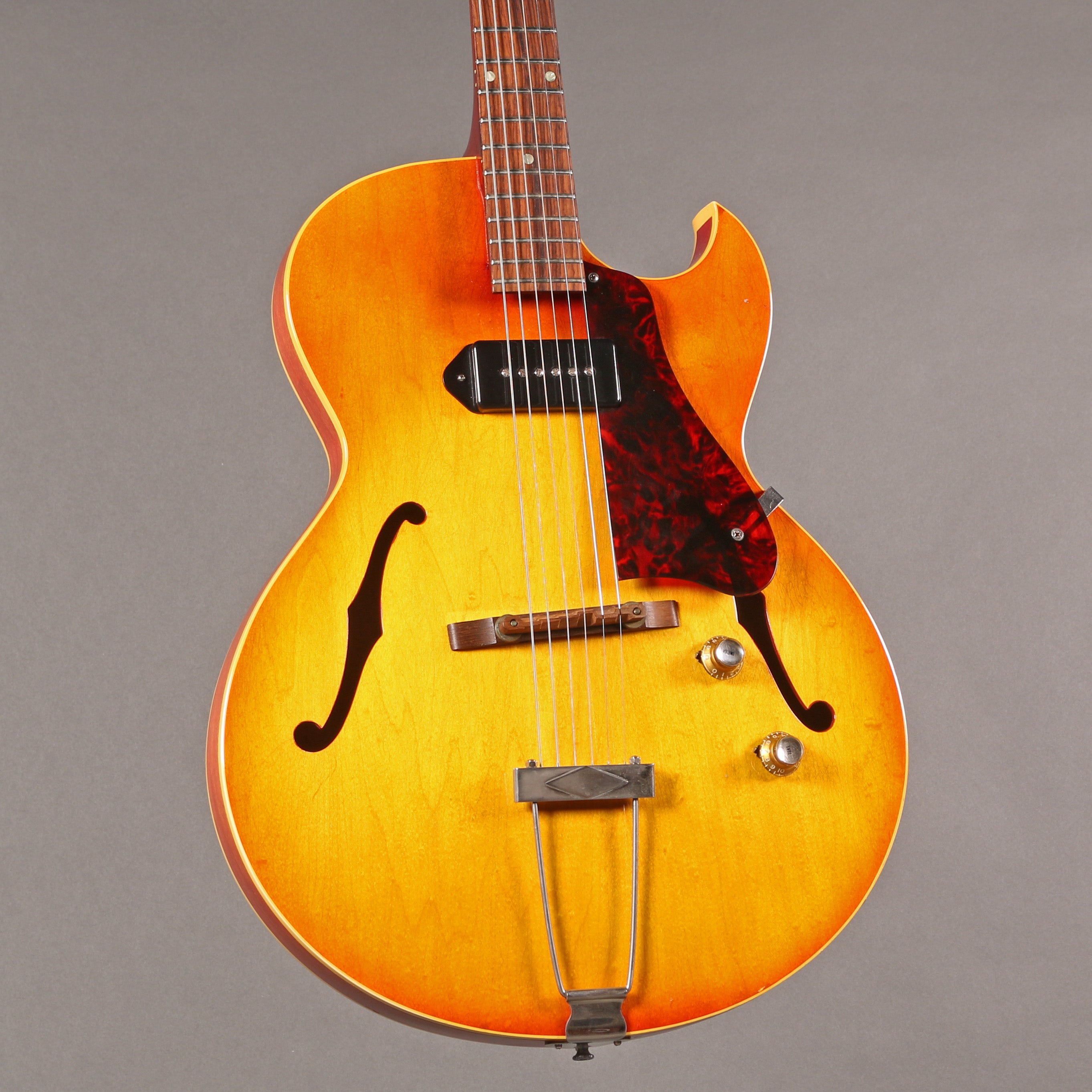 電気 - アーチトップ – Emerald City Guitars