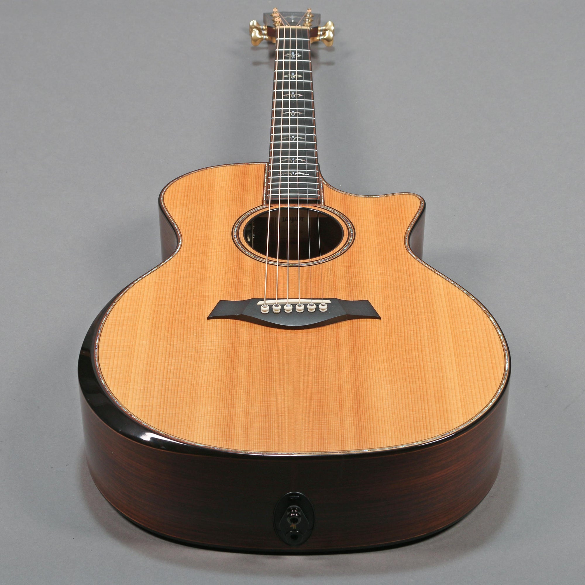 HOLD 2015 Taylor 914ce