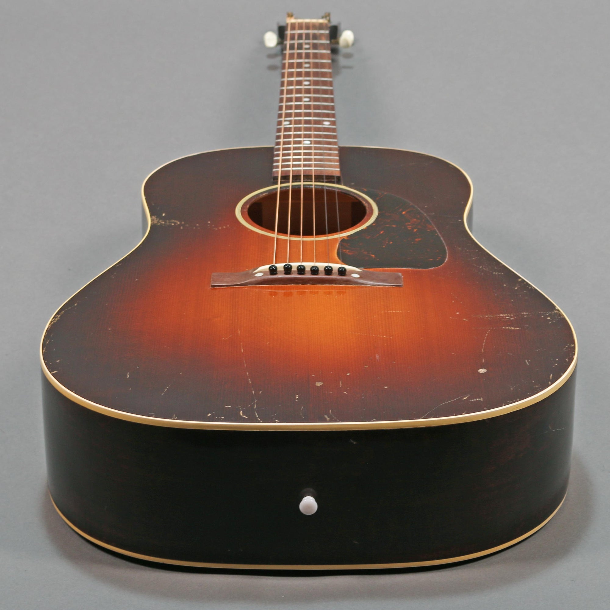 HOLD 1944 Gibson J-45