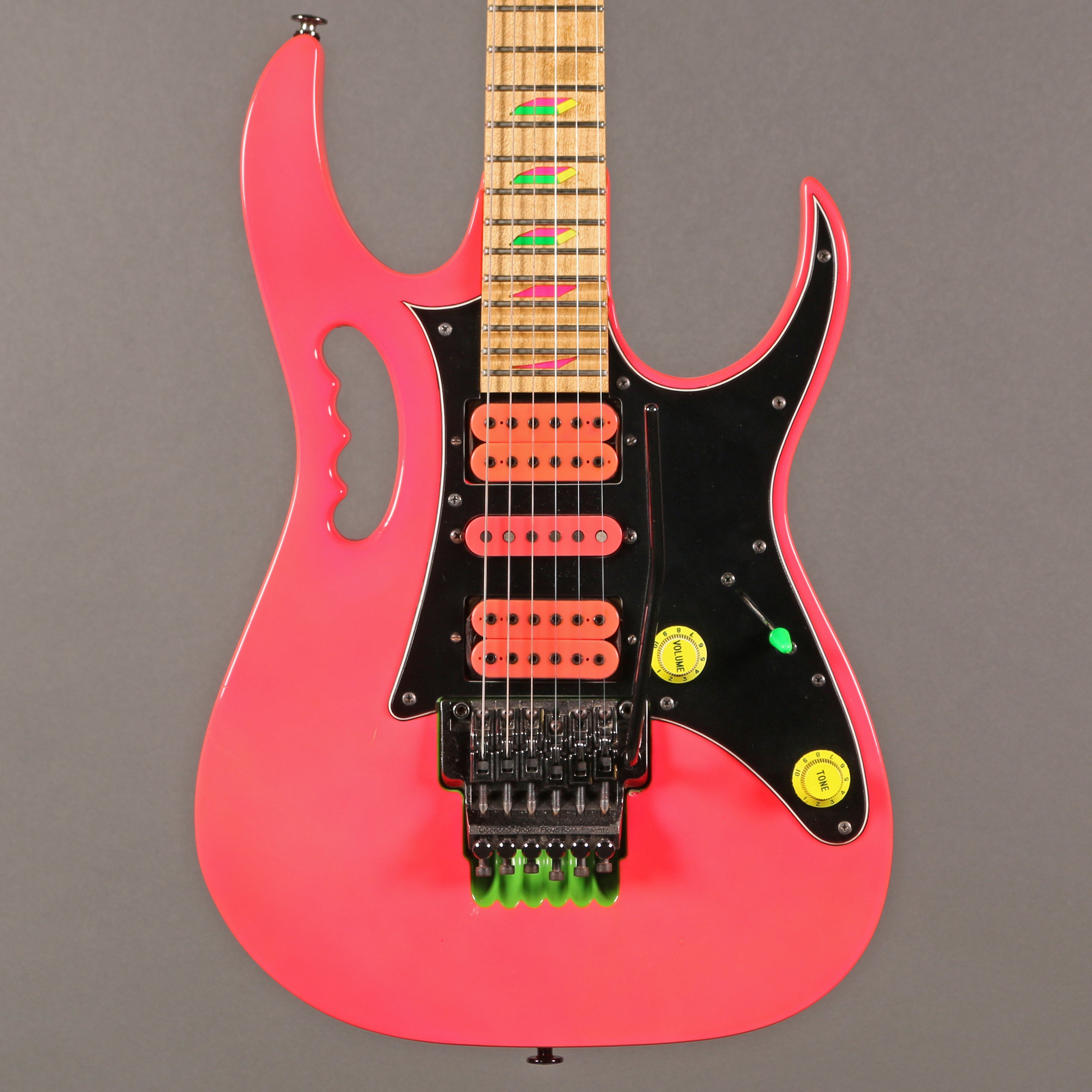 出ました！Ibanez Jemini Steve Vai Signature 1988 Ibanez Steve Vai Signature JEM777 – Emerald City Guitars
